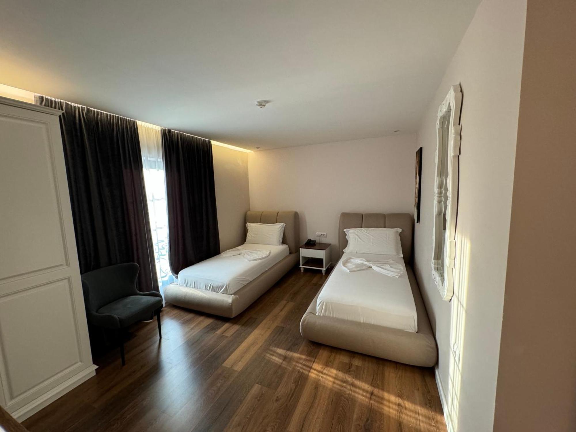 Arberia Palace Hotel Fushe Milot Esterno foto